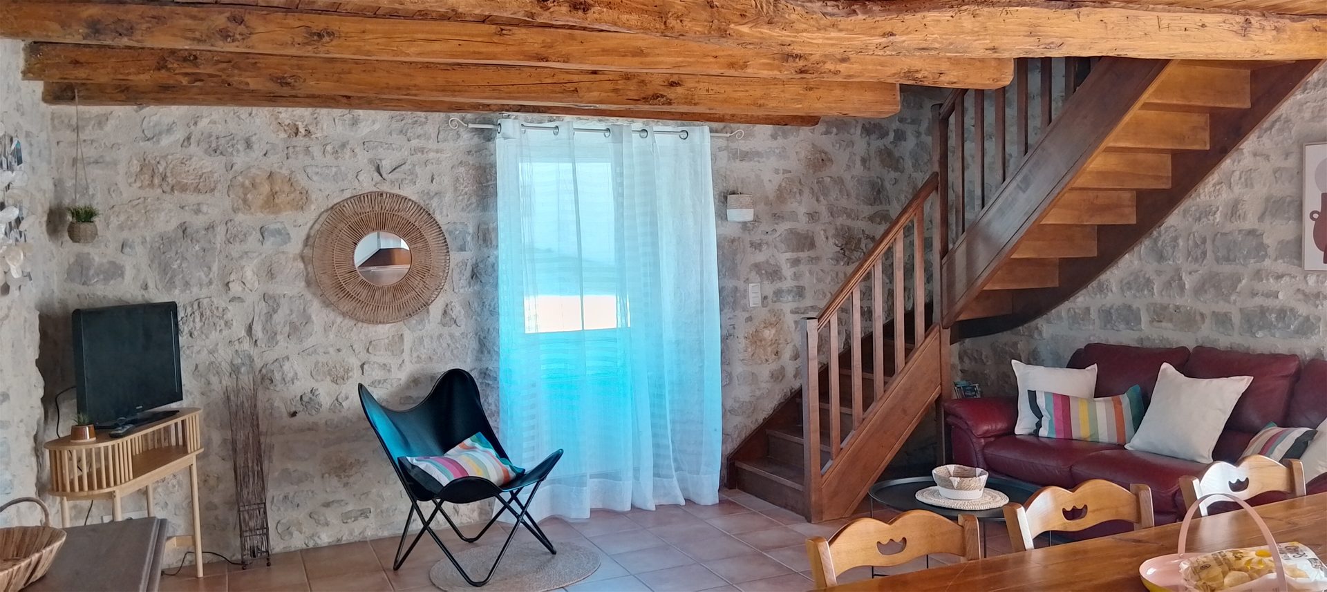 A rural cottage in the heart of the Tarn Gorges, between stone and river.